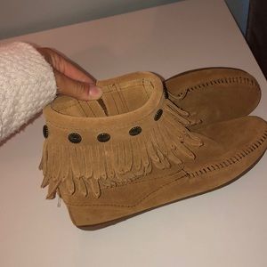 SIZE 7 Minnetonka Ankle Fringe Boots